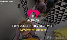 गर्लफ्रेंड चेंजिंग बूथ में घुटनों पर बैठकर लंड चूसती है