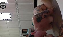 te comer na banheira com essa loira gostosa piercin nipples legs spread wide brazilian bath domination