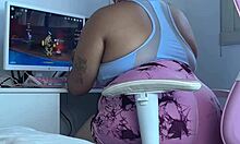 Chubby gamer's leggings slip reveals embarrassing fart mishap online