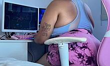 Chubby gamer's leggings slip reveals embarrassing fart mishap online