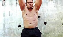 whoa yuri gaúcho brazilian bear flexes hairy muscles handjobs huge cumload 💦🐻