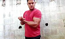 whoa yuri gaúcho brazilian bear flexes hairy muscles handjobs huge cumload 💦🐻