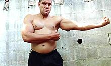 whoa yuri gaúcho brazilian bear flexes hairy muscles handjobs huge cumload 💦🐻