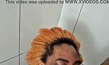 meu primo me viu no banho e entrou comigo agora ele ta me chupando todo molhadinha no banheiro