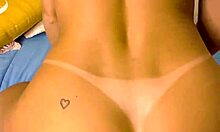 pelada em casa, me masturbando com plug no cuzinho e chupando dildo gostoso