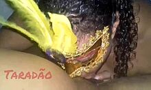 safadinha chupando pau babando gostoso com lingeries naturais