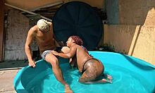 blogueira slides onto throbbing pau right in the pool for steamy assfucking