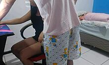 gostosa esposa provoca tecnico de tv e leva ate no cuzinho