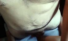 Infiel Madura Vecina Bent Over Doggystyle por Joven en Dormitorio