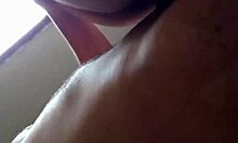 Infiel Madura Vecina Bent Over Doggystyle por Joven en Dormitorio