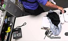 Крадливка от магазина хваната гола на скрита камера и наказана жестоко