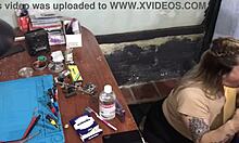 she had no cash for the tech so sucked his cock deep