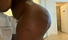 Big booty ebony slut jiggles her huge fat ass wildly