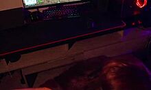 Minha Colega De Quarto Me Viu Jogando Mas QUERIA PAU NA BCT Doggystyle!