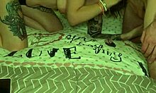 une grosse chienne me supplie de la chevaucher ma bite dur et la remplir de sperme