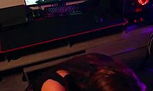 Minha Colega De Quarto Me Viu Jogando Mas QUERIA PAU NA BCT Doggystyle!