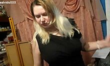 my neighbor teases chat guys to meet and fuck her 😘📱