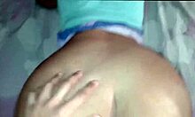 gimiendo con cada estocada dura en su gran culo apretado