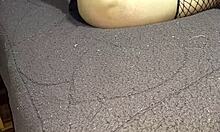 mira como me penetro el culo con ganas hasta correrme