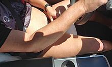 je me branle dur en voiture cul en l'air solo handjob 😈🚗