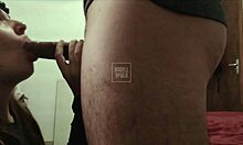 ei, a loirinha do amigo me chupou gostoso até engolir tudo no pau