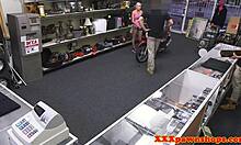 Cocksucking pawn babe gulps down broker's thick jizz in hidden office cam!