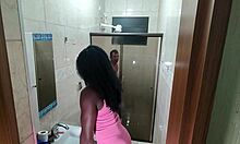 cámara escondida captura latina negona gemendo alto no pauzão do novinho até o creampie