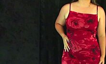 Curvy nerd babe shares her wild curves in casual intro