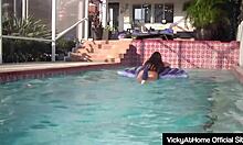 milf vicky vette & teal conrad munch wet pussies poolside yum 😋👅💦