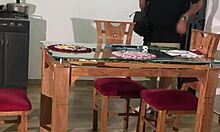 follando ese culo enorme en la cocina mami 🔥🍑 rough doggy till she squirts 😈