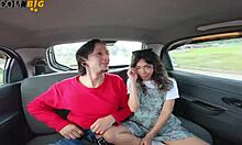 follando a esta petite sexy en carro en movimiento rough con mi monster cock en su tight pussy