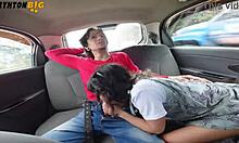 follando a esta petite sexy en carro en movimiento rough con mi monster cock en su tight pussy