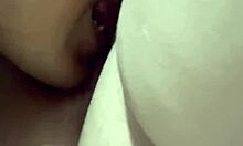 madura latina casalinga si piega per leccare coño succoso in palestra con gruppo swingers