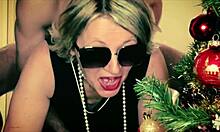 Whoa stepmom surprise dry anal fucked hanging Christmas balls on tree 😲 homemade roleplay amateur 🎄🍑