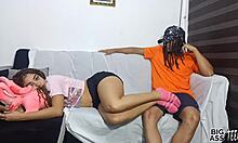 tio folla duro el culo apretado de su sobrina inocente en el sofá de colegio