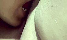 madura latina casalinga si piega per leccare coño succoso in palestra con gruppo swingers