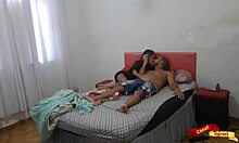 Esperava todos dormirem pra comer o cuzinho da cunhada no hardcore anal!