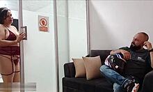 me siento tan cachonda q pago al repartidor con mi coño creampie milf español