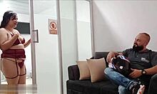 me siento tan cachonda q pago al repartidor con mi coño creampie milf español