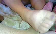 GEILE HAIRY GRANNY IN NYLON PANTYHOSE TEASES FEET AND TOES CLOSE-UP