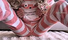 oh god this skinny teen in pajamas fingers her hairy wet pussy so close up... squirtin already!!