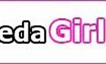 Stepmom grinds shaved pussy on teen stepdaughter in hot scissoring lick