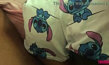 Padrasto dotado pega enteada assistindo pornô mete pauzão