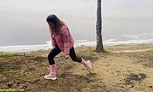 whoa flexible babe in spandex gets stretched and banged outdoors 😈🌳