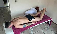 MASSAGISTA casada SUCKS cliente's cock DEEP sem aliança SLOPPY gagging!!