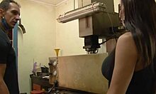 Fui na oficina... mecânico's big cock creampies my wet latina milf pussy