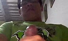 dude check this peruvian teen's hot cumshot 😍💦