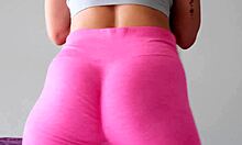 squats workout with me... damn these leggings hug my ass so tight!