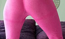 squats workout with me... damn these leggings hug my ass so tight!