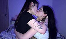 stepsis squeezes legs hard dirty cunnilingus! 👅💦